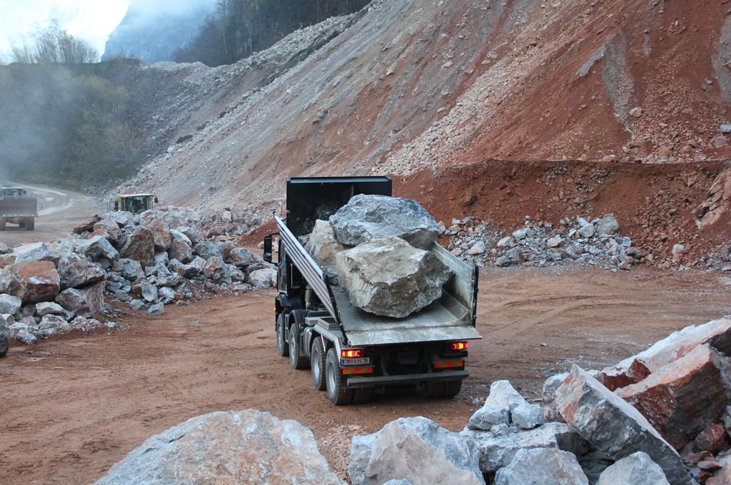 MEILLER Rock tipper at work