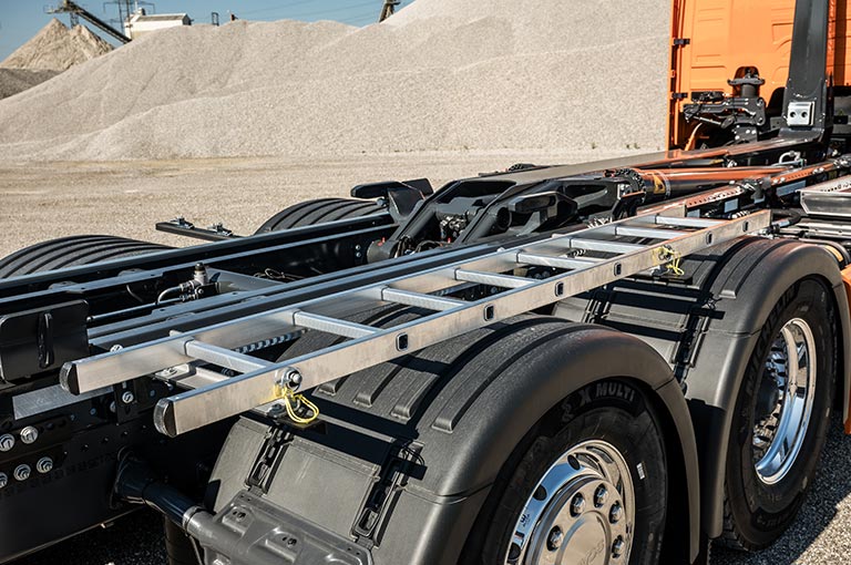 Hooklift accessory ladder