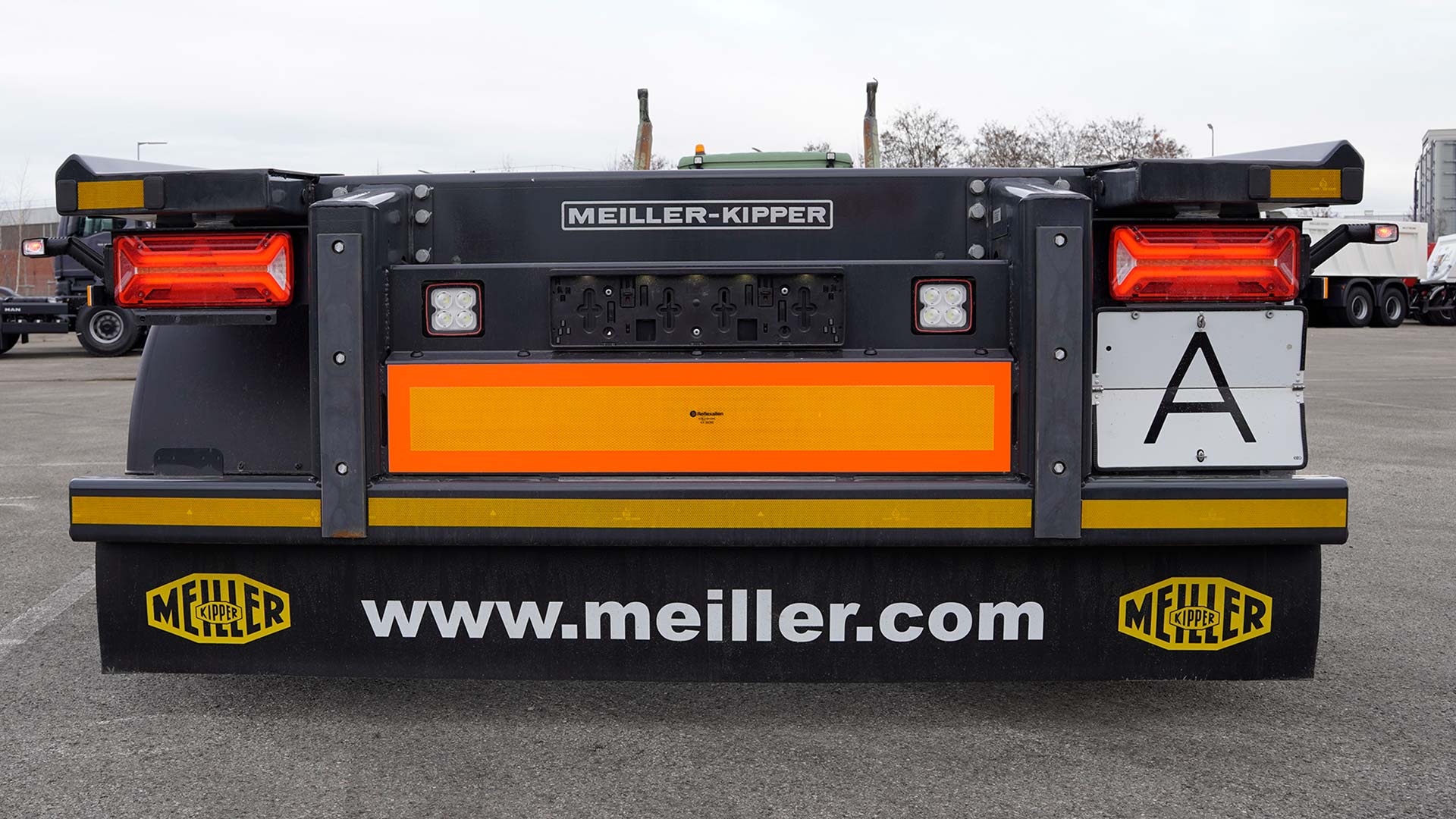 Unterfahrschutz und klappbares A-Schild