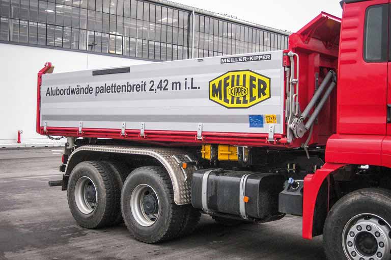 Three-way tipperAluminium heightening walls 