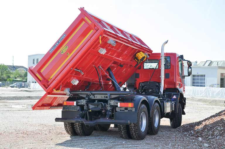 Three-way tipper hydraulic system
