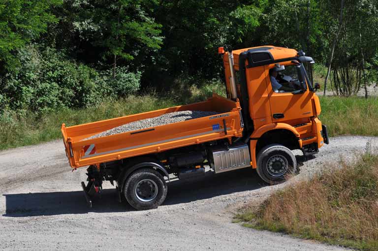 Three-way tipper in action