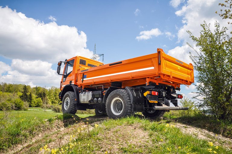 Three-way tipper type 9