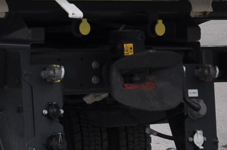 Hydraulic connection for tipping trailer