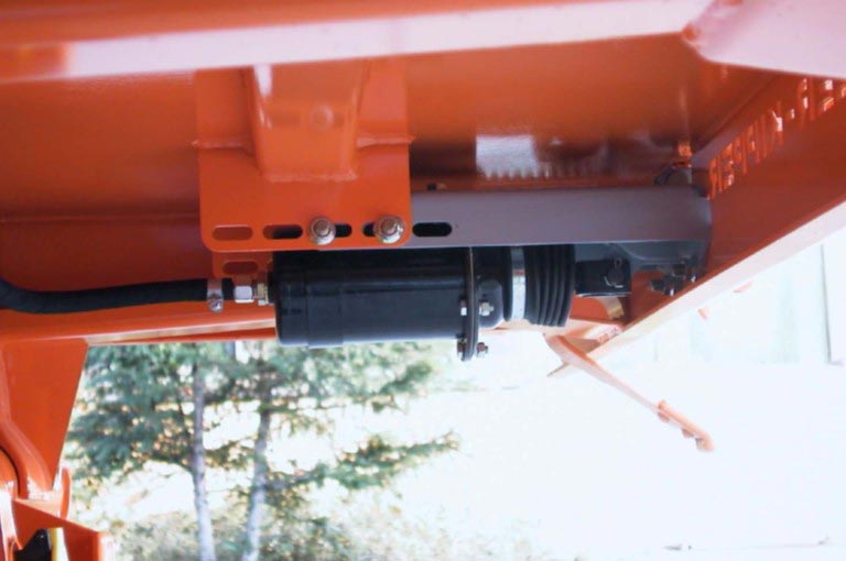 Pneumatic tailgate lock for three-way tipper