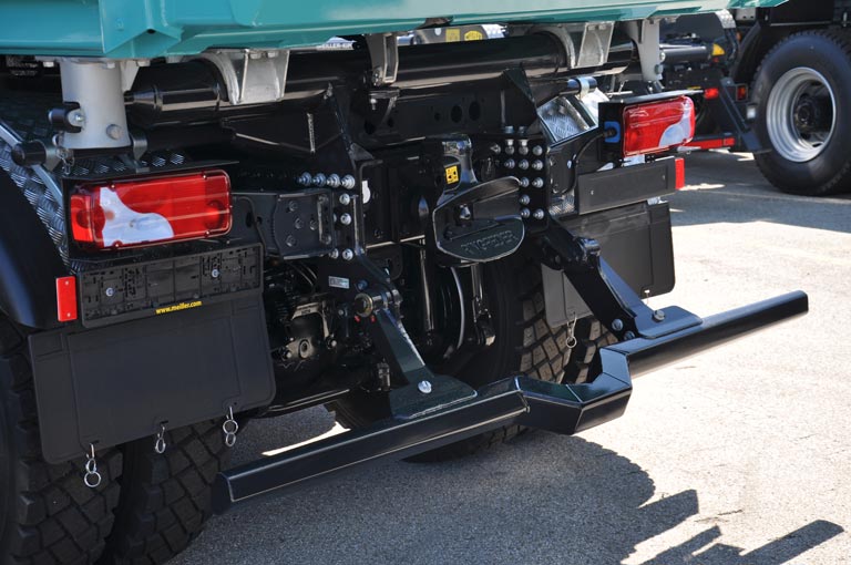 Folding underride guard for three-way tipper