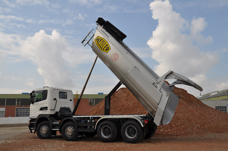 Rear tipper P430 with thermal insulation