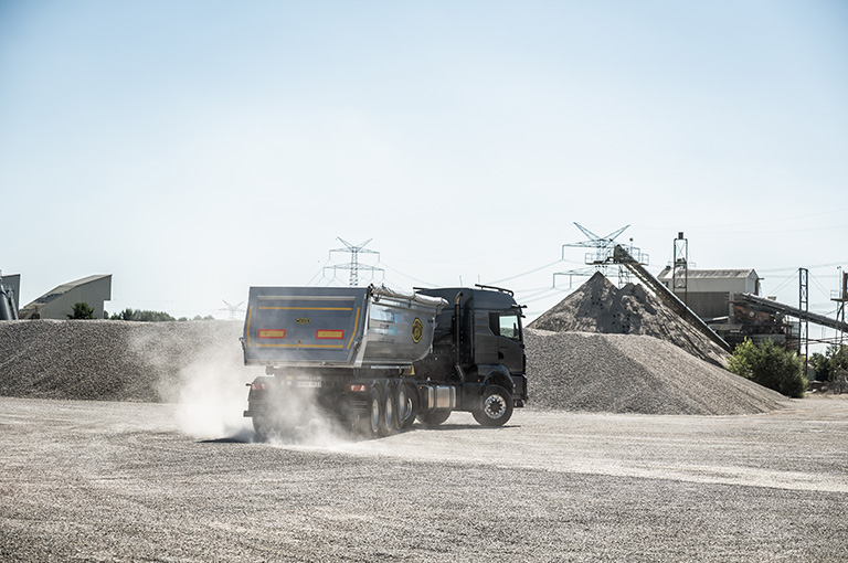 Semirremolque basculante GRANDLOAD en la práctica