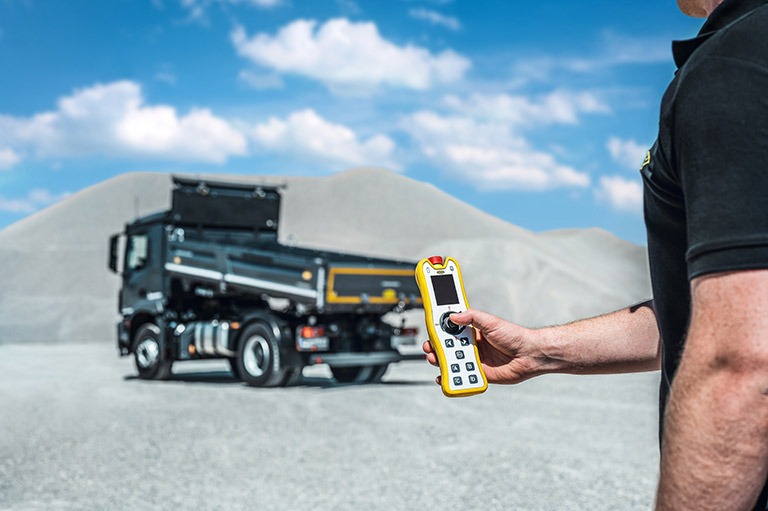 TRIGENIUS Three-way tipper D212 with i.s.a.r.-control 3