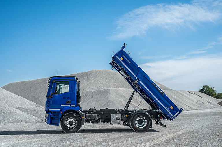 TRIGENIUS Three-way tipper D212