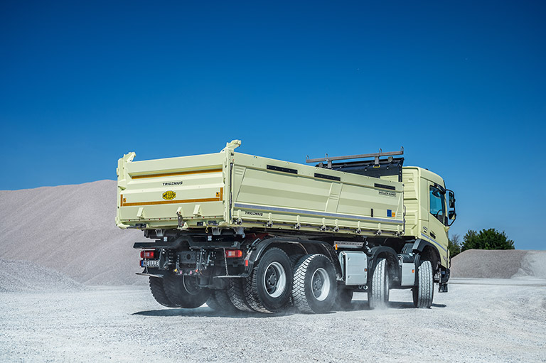 TRIGENIUS Three-way tipper D421